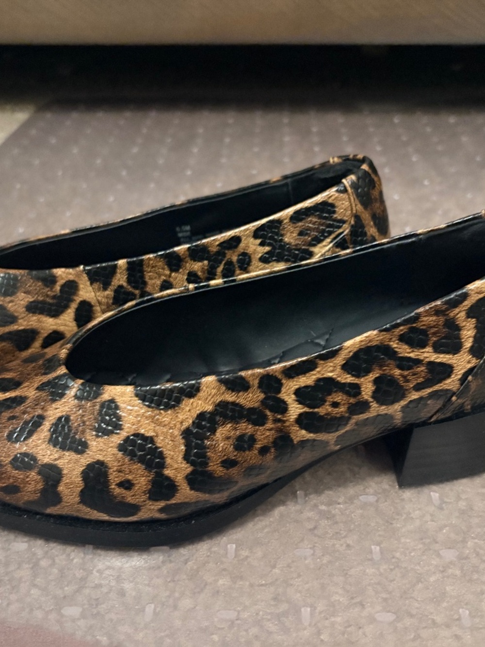 Aerosoles Mide pointed toe shoe, textured animal print, 1.5 inch heel.